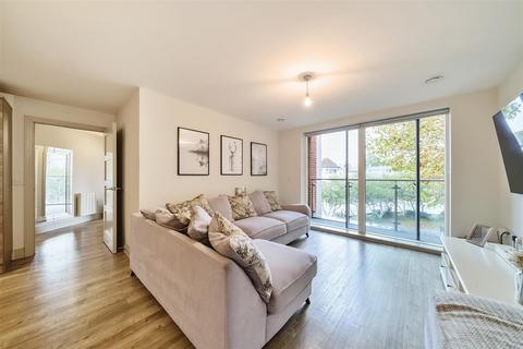 2 bedroom apartment for sale, Ellerton Road, Surbiton