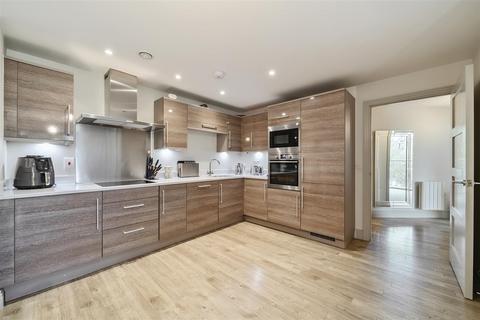 2 bedroom apartment for sale, Ellerton Road, Surbiton