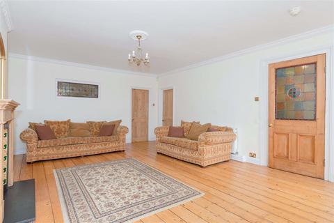 3 bedroom flat to rent, Heene Terrace, Worthing