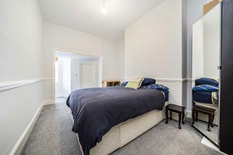 1 bedroom flat to rent, Streatham High Road, London SW16