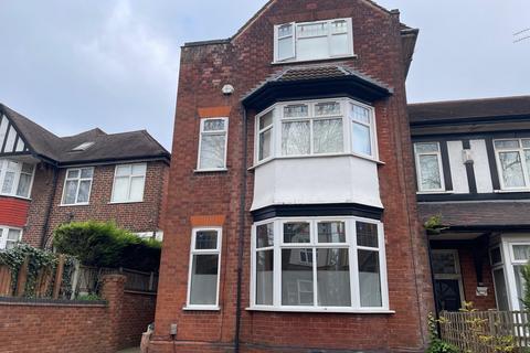 4 bedroom semi-detached house to rent, Wheelwright Road, Birmingham B24