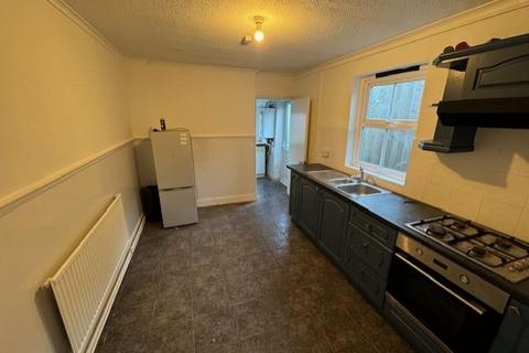 3 bedroom house to rent, Talygarn Street, Cardiff