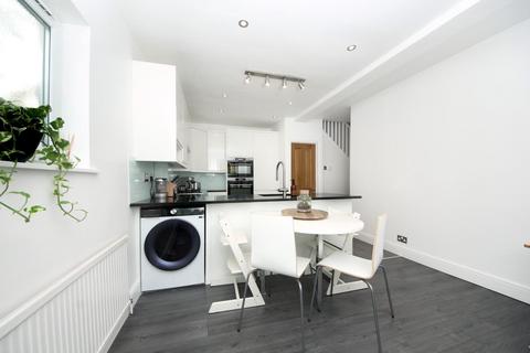 2 bedroom mews for sale, Spooners Mews, W3