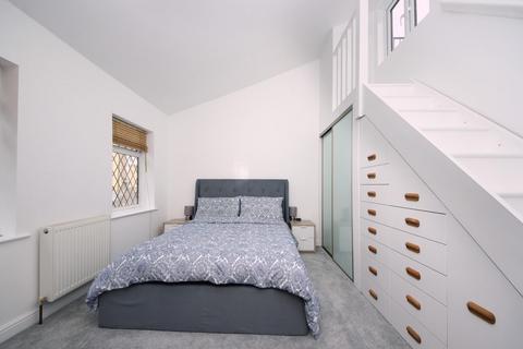 2 bedroom mews for sale, Spooners Mews, W3