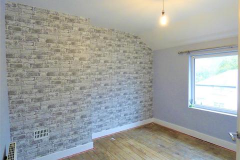 3 bedroom semi-detached house to rent, The Oval, Skipton