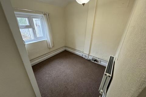 2 bedroom flat to rent, Myrddin Crescent, Carmarthen, Carmarthenshire