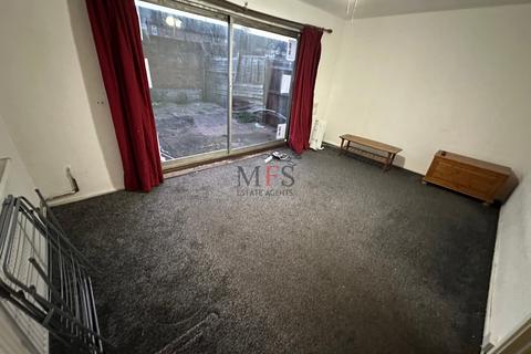 3 bedroom house to rent, Stanborough Road, Hounslow, TW3