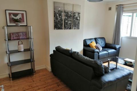 4 bedroom flat to rent, Talbot Road, Manchester M14