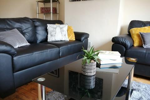 4 bedroom flat to rent, Talbot Road, Manchester M14