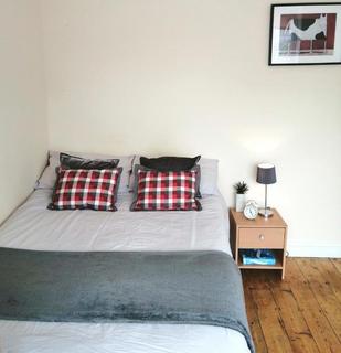 4 bedroom flat to rent, Talbot Road, Manchester M14