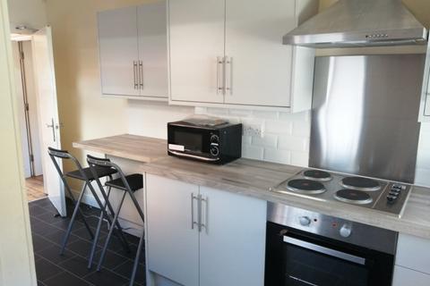 4 bedroom flat to rent, Talbot Road, Manchester M14