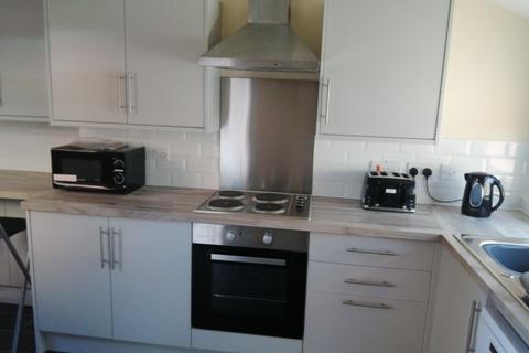 4 bedroom flat to rent, Talbot Road, Manchester M14