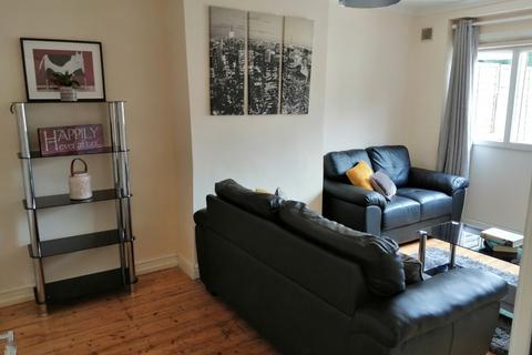 4 bedroom semi-detached house to rent, Talbot Road, Manchester M14