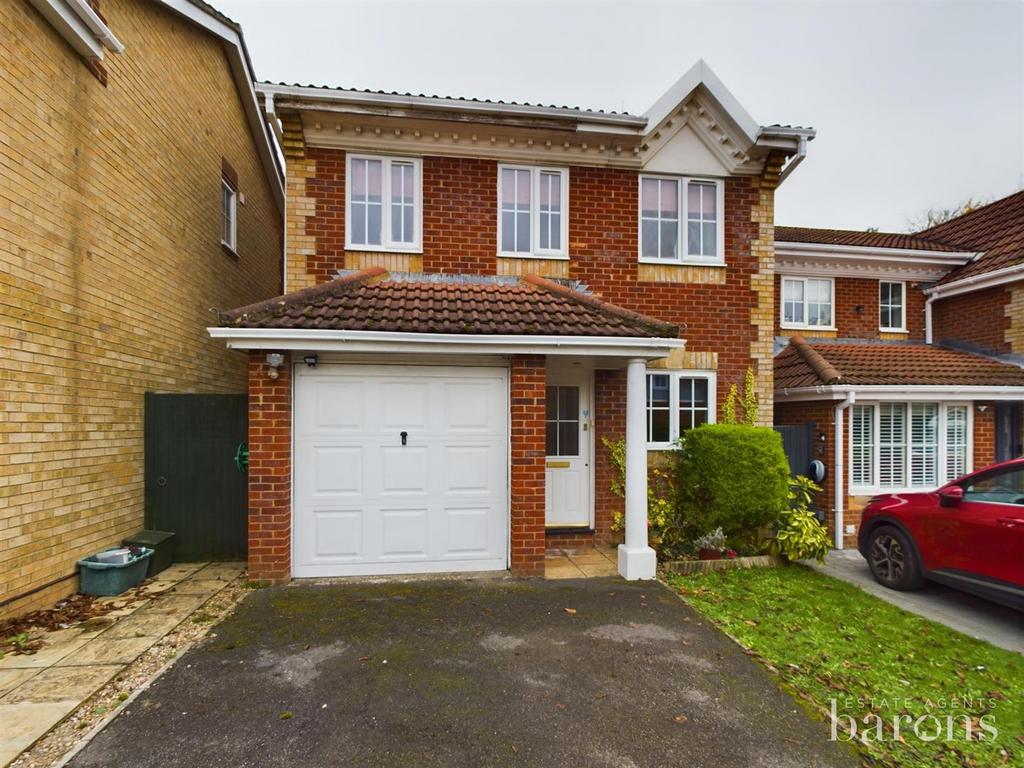 The Cornfields, Basingstoke RG22 3 bed detached house - £395,000