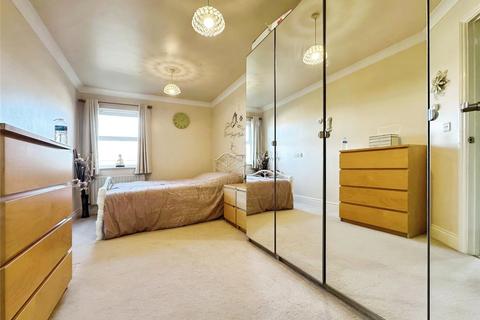 2 bedroom apartment to rent, Main Street, Feltham, TW13