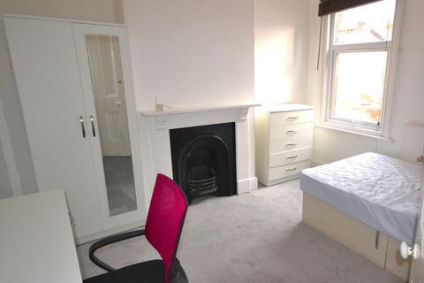 1 bedroom end of terrace house to rent, Magdalen Road, Exeter, EX2 4TU