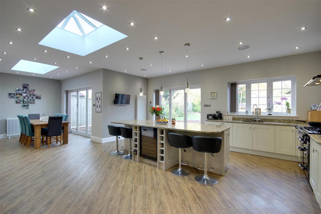 Kitchen/Dining Area