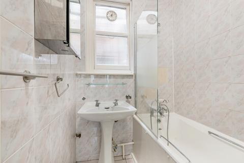 3 bedroom flat to rent, Lauderdale Road London W9