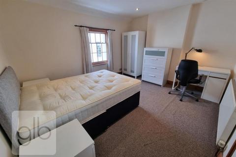 3 bedroom house share to rent, Oxford Street, Leamington Spa