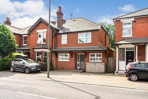 4 bedroom semi-detached house to rent, Walton Road, East Molesey KT8