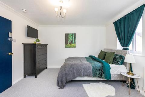 undefined, Inglewood Close, London E14