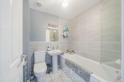 51 River Way, Great Blakenham, Ipswich, IP6 0GH