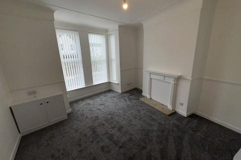 3 bedroom end of terrace house to rent, Chatsworth Road, Birkenhead CH42