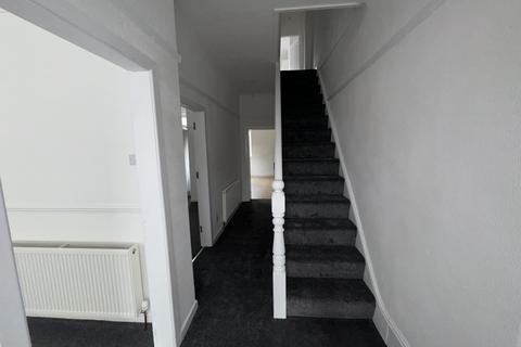 3 bedroom end of terrace house to rent, Chatsworth Road, Birkenhead CH42