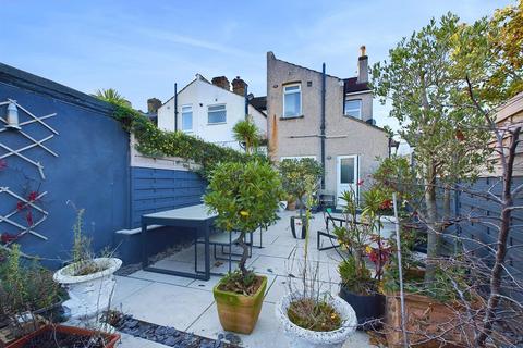 3 bedroom end of terrace house for sale, Churchill Road, South Croydon CR2