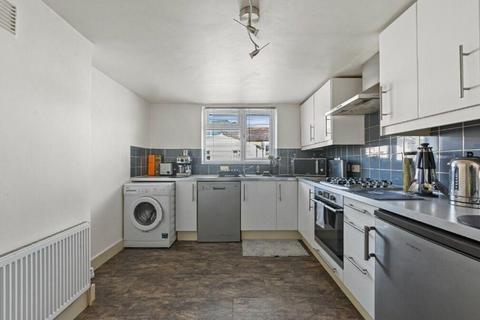 1 bedroom apartment to rent, Warwick Road, London E15