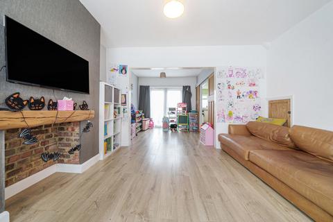 23 Tiverton Road, Ruislip, HA4 0BW