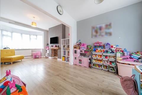 23 Tiverton Road, Ruislip, HA4 0BW