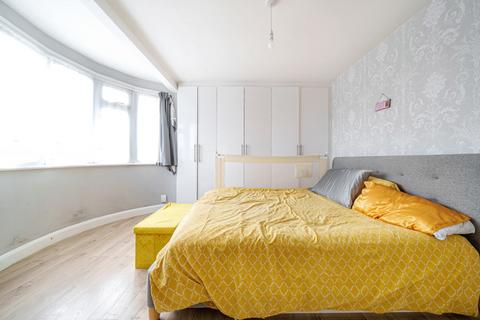 23 Tiverton Road, Ruislip, HA4 0BW