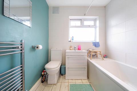 23 Tiverton Road, Ruislip, HA4 0BW