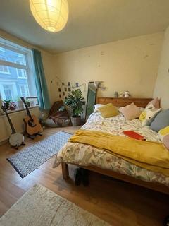 1 bedroom in a house share to rent, Room in shared house, Queens Street