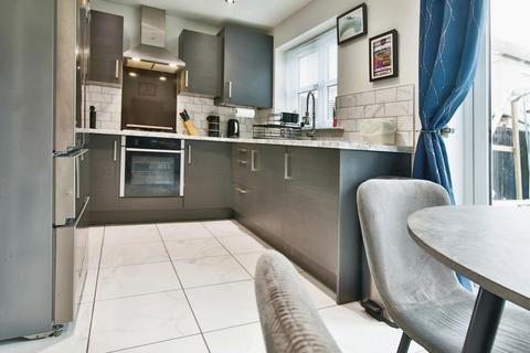 3 bedroom end of terrace house for sale, Thornbury Walk, Kingswood, Hull, HU7 3JY