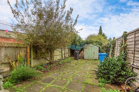 6 bedroom terraced house for sale, Trafalgar Road, Kettering NN16