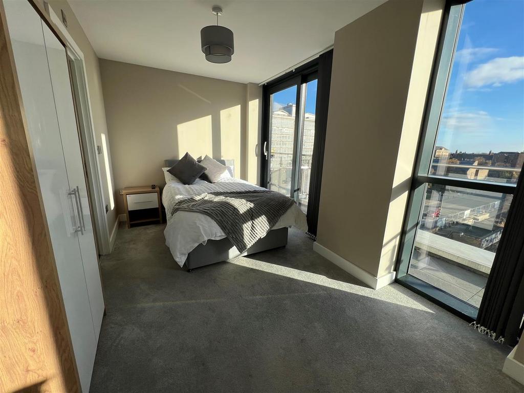 Main Bedroom (2).jpg