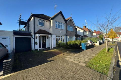 3 bedroom semi-detached house to rent, Earls Crescent, Harrow, HA1