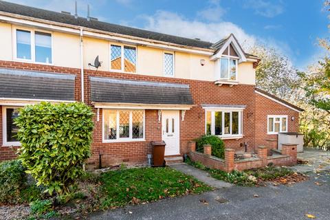 3 bedroom terraced house for sale, Thirlmere Close, Leeds