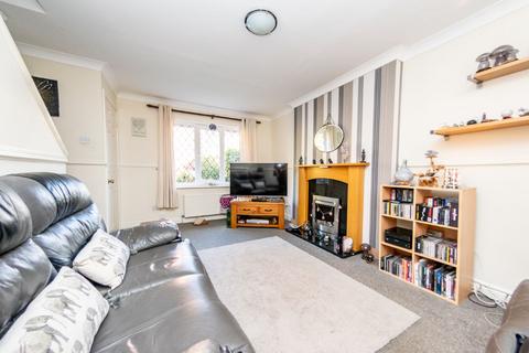 3 bedroom terraced house for sale, Thirlmere Close, Leeds