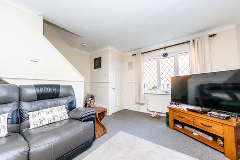 3 bedroom terraced house for sale, Thirlmere Close, Leeds