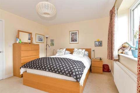 2 bedroom semi-detached house for sale, Haze Wood Close, Faversham, Kent