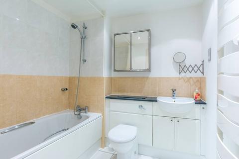 1 bedroom flat to rent, Holland Gardens, Brentford, TW8