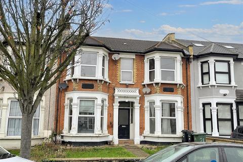 2 bedroom house to rent, Mayfair Avenue, Ilford