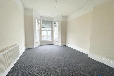 2 bedroom house to rent, Mayfair Avenue, Ilford