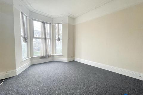 2 bedroom house to rent, Mayfair Avenue, Ilford