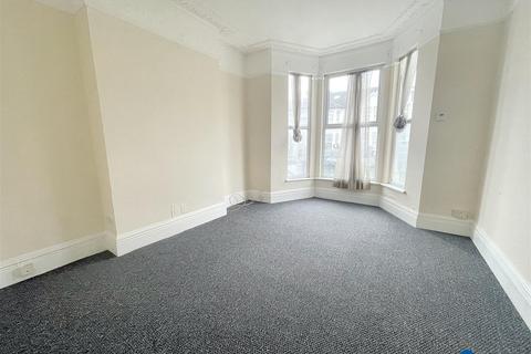 2 bedroom house to rent, Mayfair Avenue, Ilford