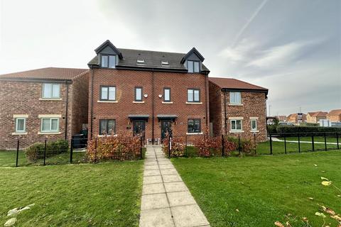 3 bedroom townhouse for sale, Newton Lane, Darlington