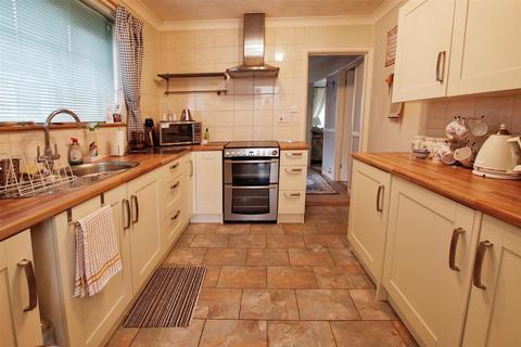 2 bedroom semi-detached bungalow for sale, Oak Road, Fareham, Hampshire